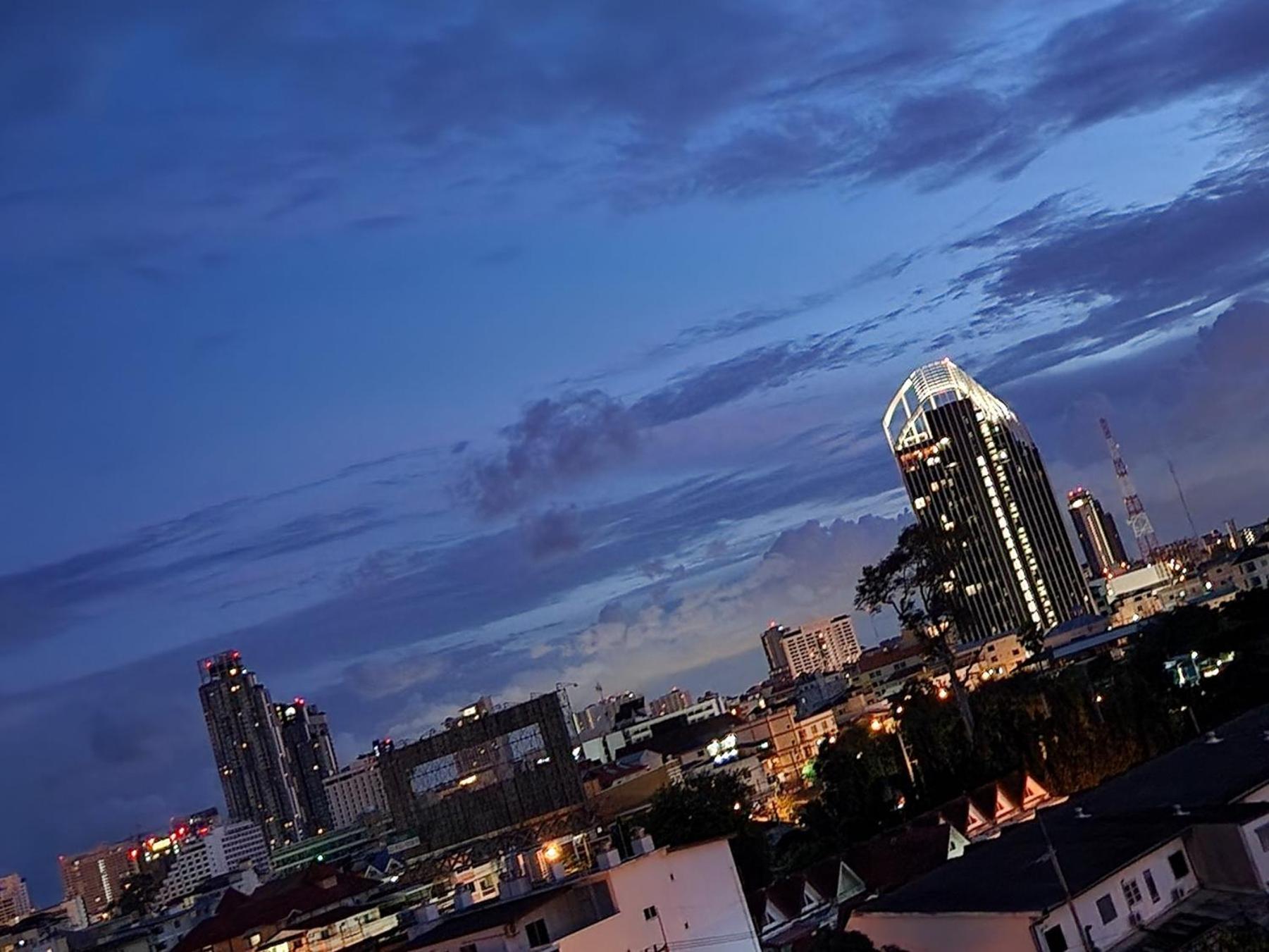 City Center Residentes Ccr Pattaya Y Kültér fotó